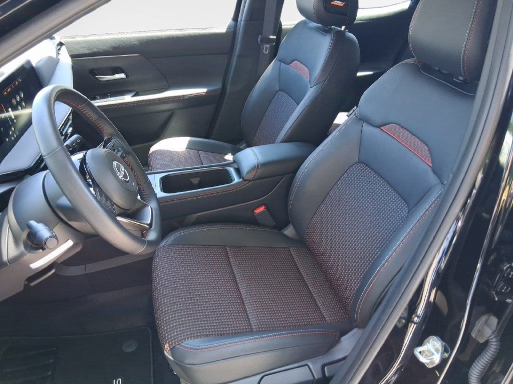 Used 2026 Nissan Kicks SR w/ SR Premium Package AWD/4WD image 12