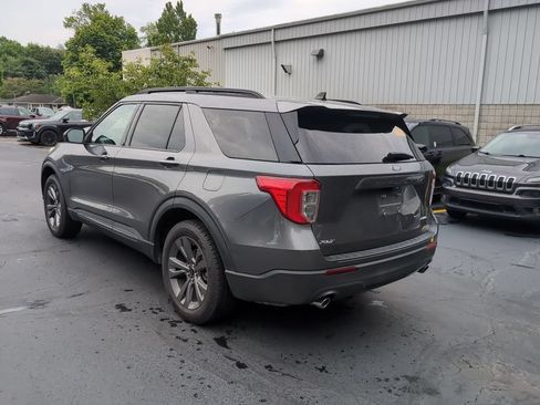 Used 2021 Ford Explorer XLT w/ Equipment Group 202A AWD/4WD image 10