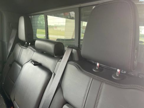 Used 2021 Chevrolet Silverado 1500 High Country w/ Technology Package RWD image 9