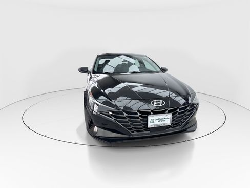 Used 2022 Hyundai Elantra Limited w/ Preferred Accessory Package image 3