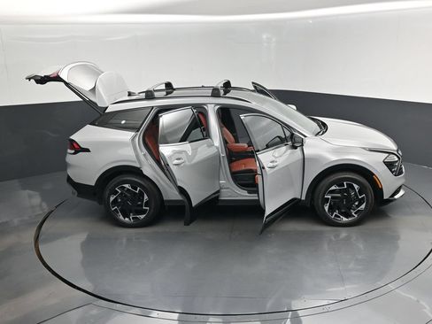 Certified 2025 Kia Sportage SX AWD/4WD image 18
