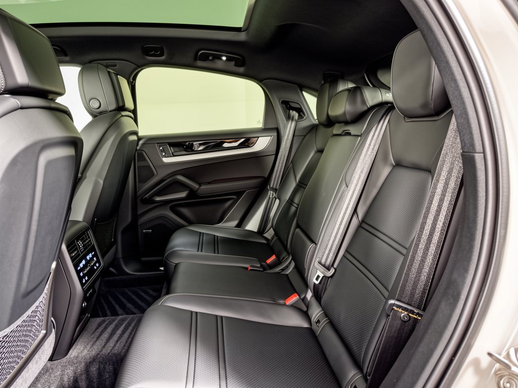 Certified 2026 Porsche Cayenne S AWD/4WD image 25