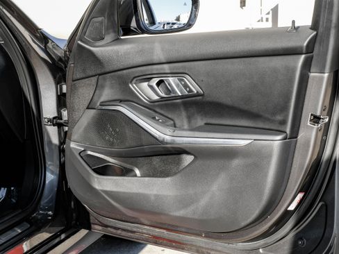 Used 2022 BMW 330i Sedan w/ Driving Assistance Package image 39