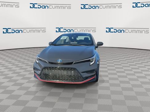 Used 2023 Toyota Corolla SE image 4