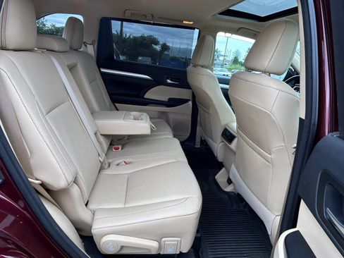 Used 2018 Toyota Highlander XLE AWD/4WD image 15