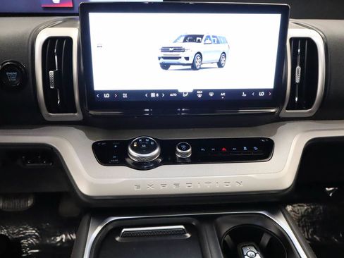 Used 2025 Ford Expedition Max Active AWD/4WD image 10