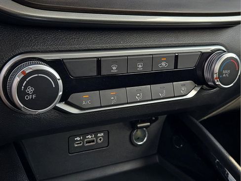 Used 2024 Nissan Altima 2.5 SV image 14