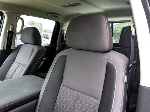 Used 2023 Nissan Titan SV image 13