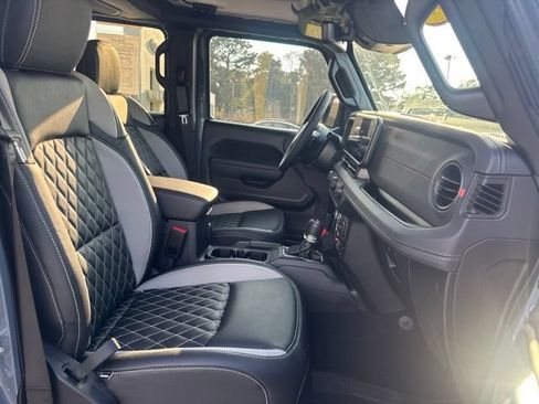 Used 2026 Jeep Wrangler Unlimited Rubicon w/ Safety Group AWD/4WD image 12