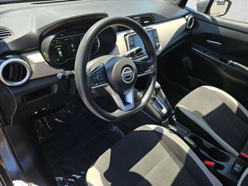 Used 2021 Nissan Versa SV FWD image 9