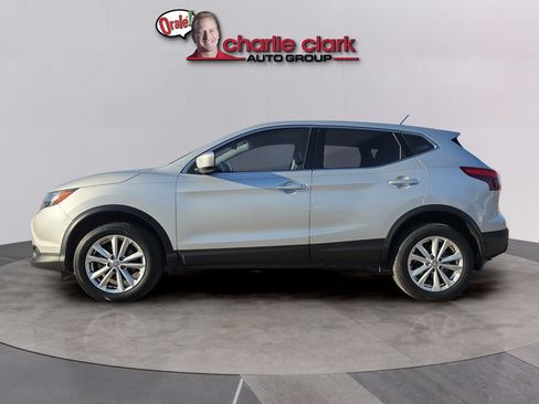 Used 2018 Nissan Rogue Sport S w/ S Appearance Package FWD image 2