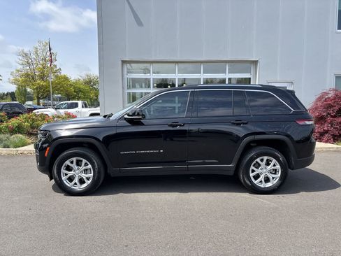 Used 2023 Jeep Grand Cherokee Limited AWD/4WD image 2