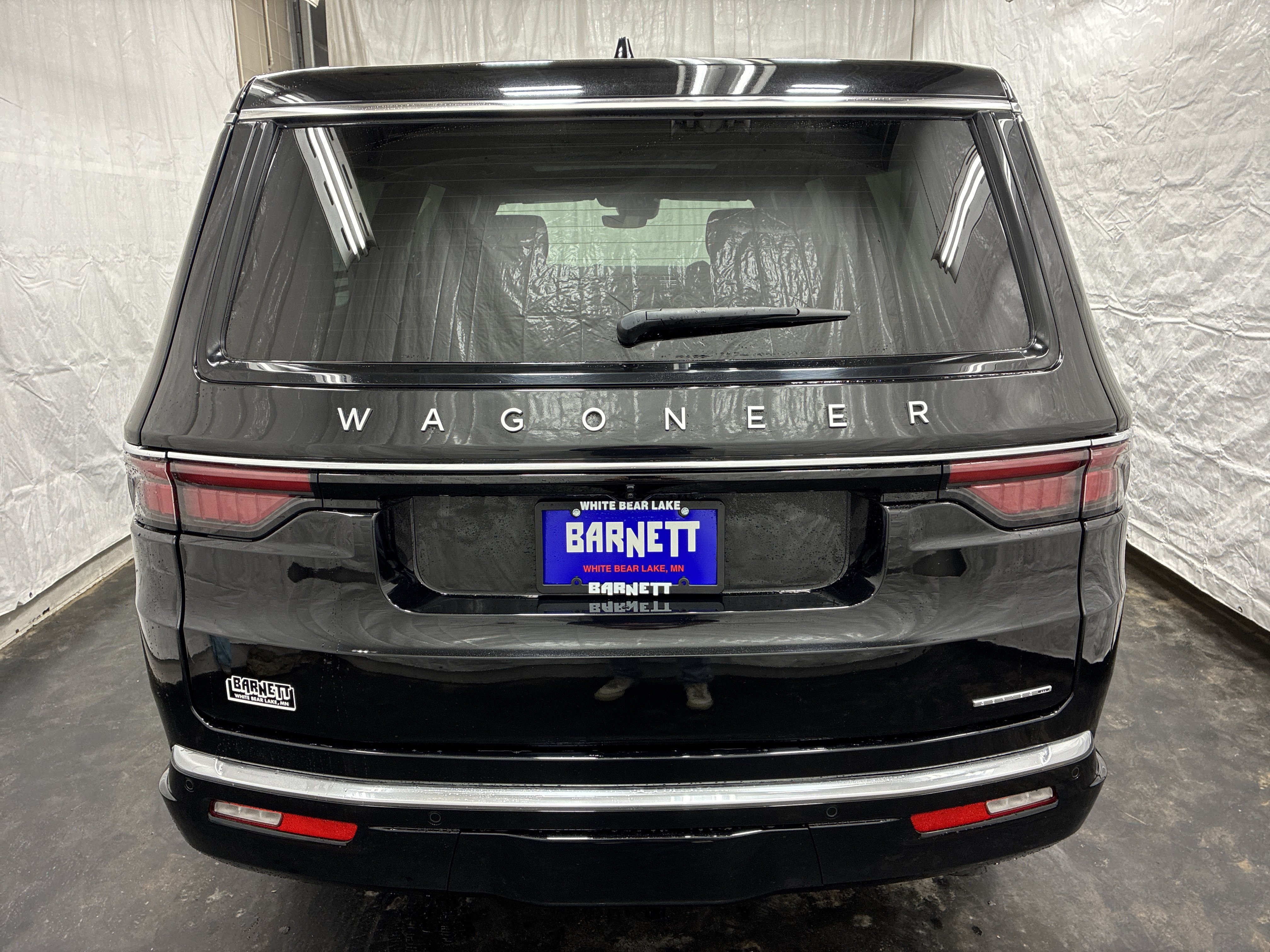 Used 2024 Jeep Wagoneer L Series III w/ Premium Group I AWD/4WD image 8
