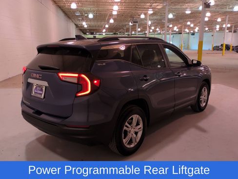 Used 2024 GMC Terrain SLE w/ Driver Convenience Package FWD image 3