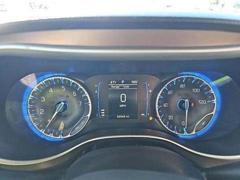 Used 2018 Chrysler Pacifica Touring-L w/ Premium Audio Group image 7