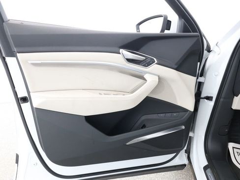 Used 2024 Audi Q8 e-tron Premium Plus w/ Premium Plus Package image 11