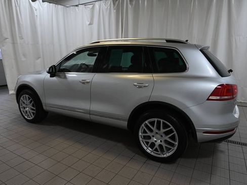 Used 2017 Volkswagen Touareg Sport AWD/4WD image 11