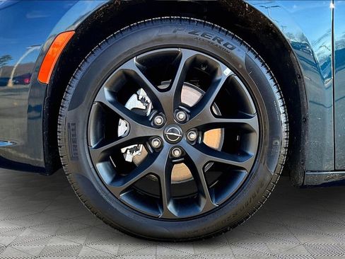 Used 2025 Chrysler Pacifica Limited image 23