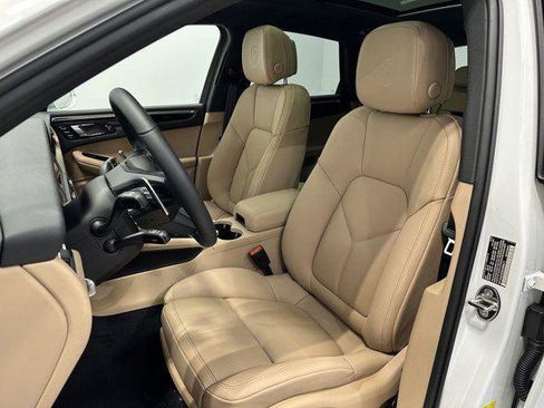 New 2025 Porsche Macan image 5