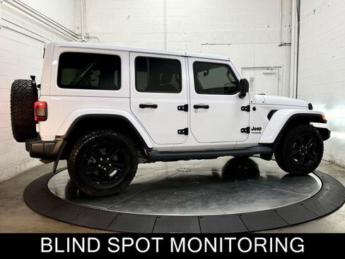 Used 2019 Jeep Wrangler Unlimited Sahara w/ Uconnect 4C Nav & Sound Group AWD/4WD image 8
