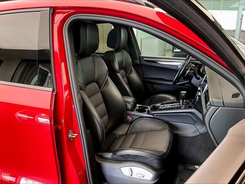 Used 2024 Porsche Macan Turbo image 9