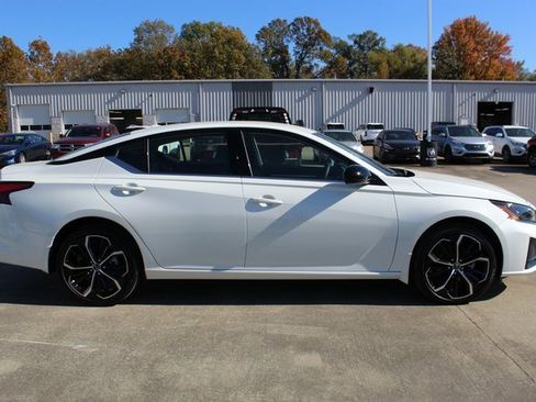 Used 2025 Nissan Altima 2.5 SR image 5