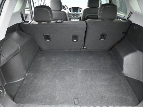 Used 2023 GMC Terrain SLE w/ Driver Convenience Package image 14