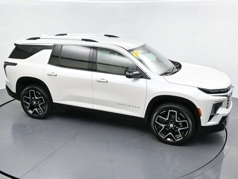 Used 2025 Chevrolet Traverse High Country FWD image 43