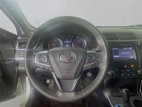 Used 2017 Toyota Camry SE image 12