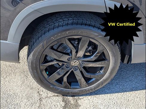 Certified 2023 Volkswagen Taos SE w/ Panoramic Sunroof Package image 22