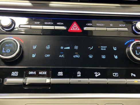 Used 2025 Hyundai Santa Fe Limited AWD/4WD image 18