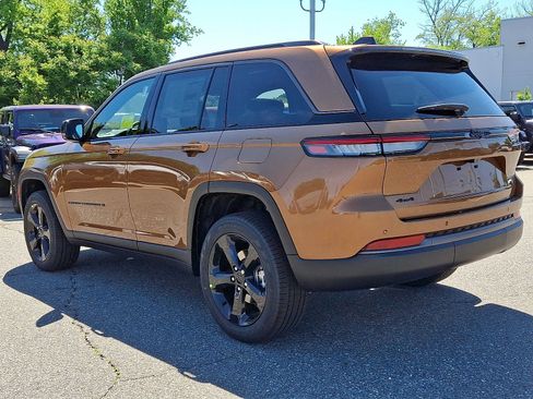 New 2026 Jeep Grand Cherokee Limited w/ Limited Altitude Package AWD/4WD image 3