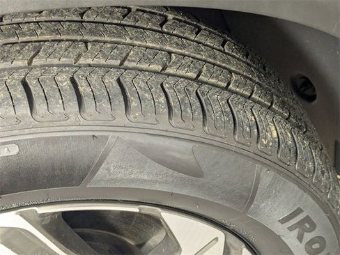 Used 2023 Hyundai Santa Fe SEL image 9