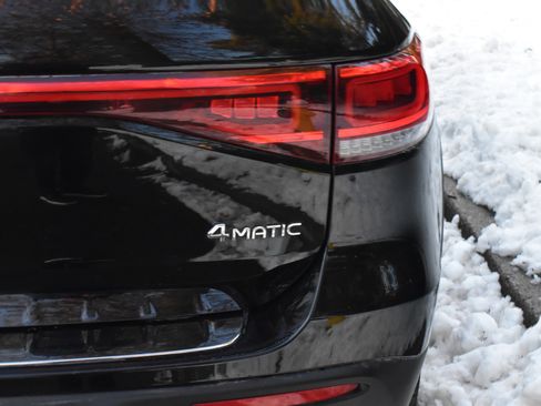 Used 2023 Mercedes-Benz EQB 300 4MATIC image 18