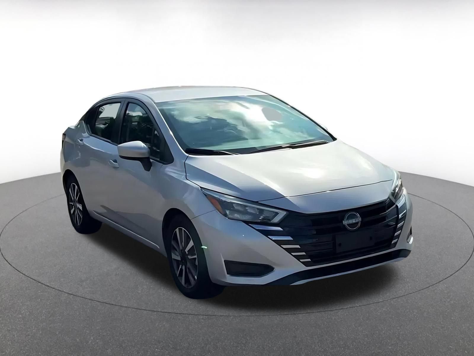 Used 2025 Nissan Versa SV FWD image 3