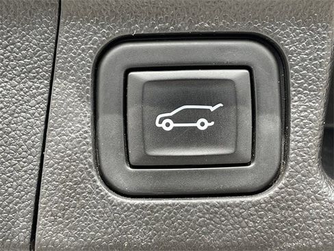 Used 2023 GMC Acadia Denali image 27