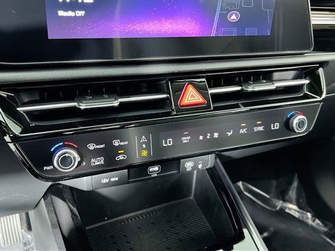 New 2025 Kia Niro SX image 25