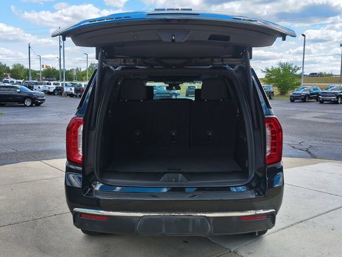 Used 2023 GMC Yukon SLT w/ SLT Luxury Package AWD/4WD image 18