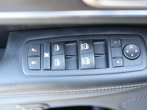 Used 2015 Jeep Grand Cherokee Limited image 19