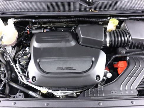 Used 2020 Chrysler Pacifica Touring-L w/ S Appearance Package image 43