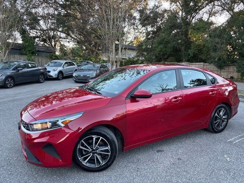 Used 2023 Kia Forte LXS image 3