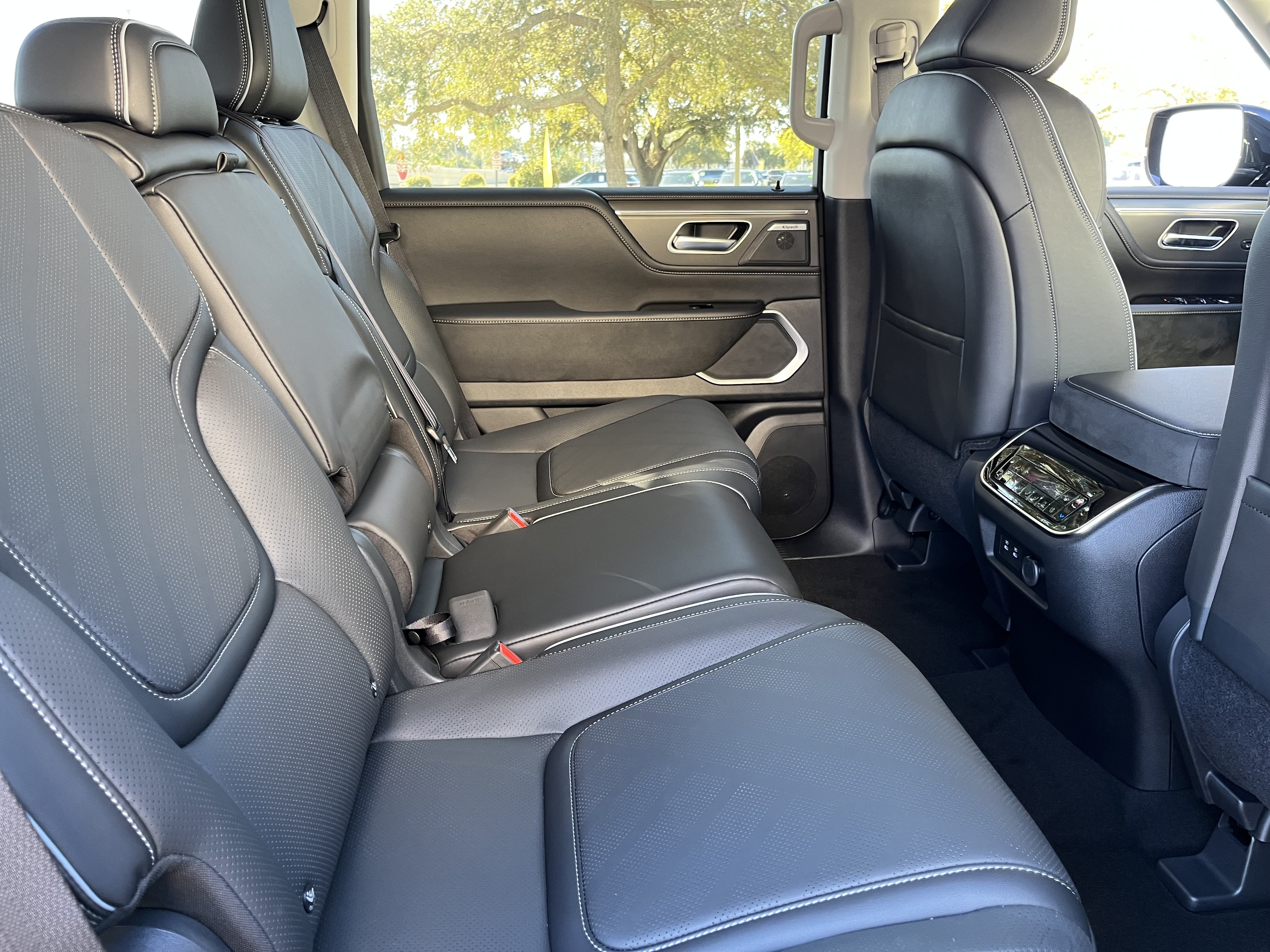 New 2027 INFINITI QX80 Luxe w/ Cargo Package RWD image 19