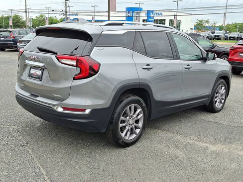 Used 2024 GMC Terrain SLT AWD/4WD image 4