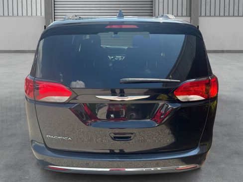Used 2017 Chrysler Pacifica Touring-L FWD image 33