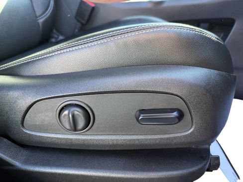 Used 2023 GMC Terrain SLT w/ Tech Package image 14