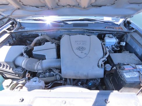 Used 2020 Toyota Tacoma TRD Off-Road AWD/4WD image 13
