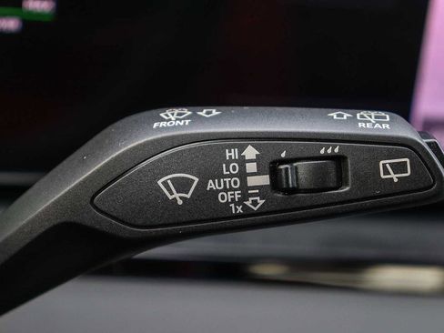 Used 2025 Audi Q6 e-tron Premium w/ Convenience Package image 31