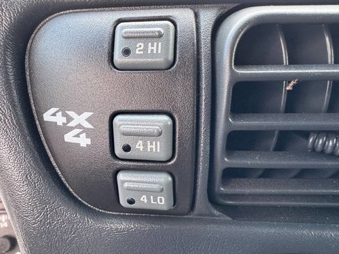 Used 2004 Chevrolet S10 Pickup LS AWD/4WD image 26