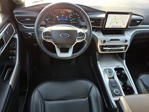 Used 2021 Ford Explorer XLT w/ Equipment Group 202A image 12