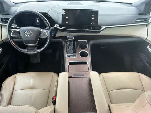 Used 2021 Toyota Sienna XLE FWD image 16